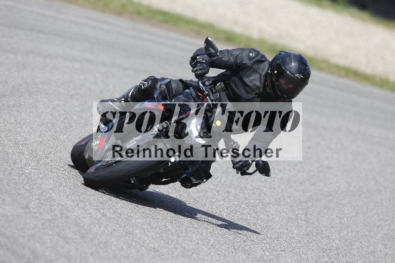 /Archiv-2025/09 22.04.2025 Cornu Master School ADR/rot-rouge/35